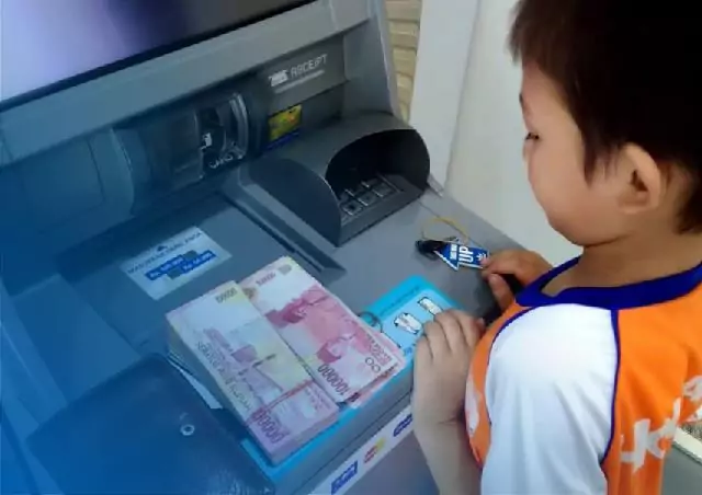 Cara Memasukkan Uang ke ATM BCA 